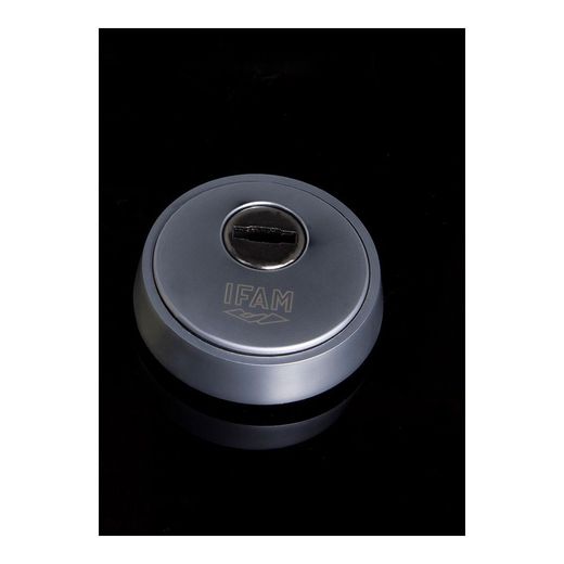 Le bouclier mesure 700 cm. Finition chromée. Ø61mm. Ifam